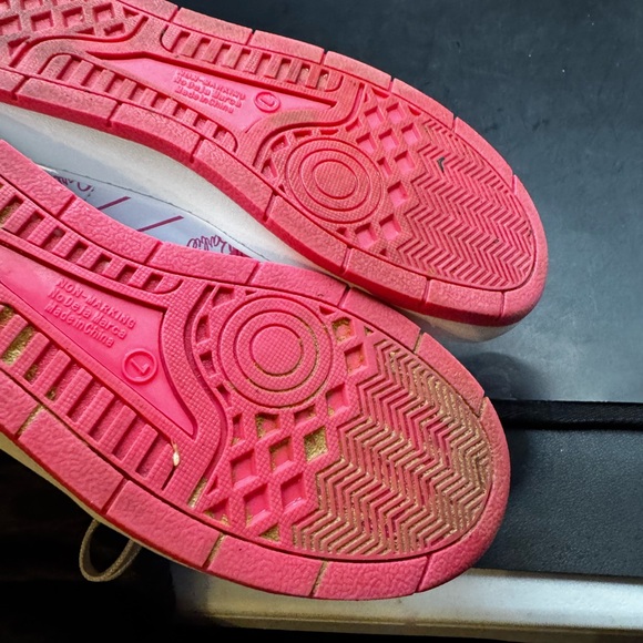 BARBIE MATTEL CASUAL COURT SHOES SNEAKERS WOMENS SIZE 7 WHITE GOLD PINK LETTERS - Picture 7 of 16